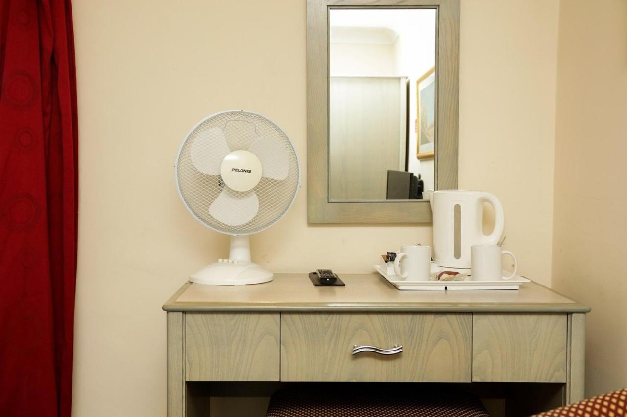 ดีเจ สวีท ดิ เอลเลเมนต์ Hotel ซัลฟอร์ด ภายนอก รูปภาพ
