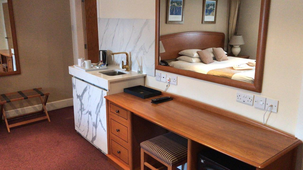 ดีเจ สวีท ดิ เอลเลเมนต์ Hotel ซัลฟอร์ด ภายนอก รูปภาพ
